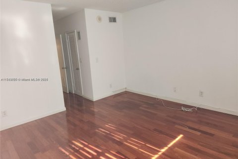 Condominio en venta en Sunny Isles Beach, Florida, 1 dormitorio, 93.37 m2 № 1867935 - foto 15