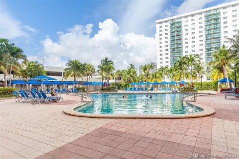Condominio en venta en Sunny Isles Beach, Florida, 1 dormitorio, 93.37 m2 № 1867935 - foto 6