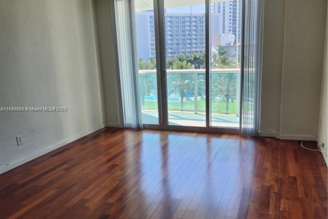 Condominio en venta en Sunny Isles Beach, Florida, 1 dormitorio, 93.37 m2 № 1867935 - foto 12
