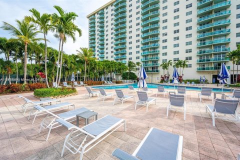 Condominio en venta en Sunny Isles Beach, Florida, 1 dormitorio, 93.37 m2 № 1867935 - foto 4