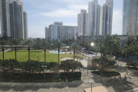 Condominio en venta en Sunny Isles Beach, Florida, 1 dormitorio, 93.37 m2 № 1867935 - foto 19
