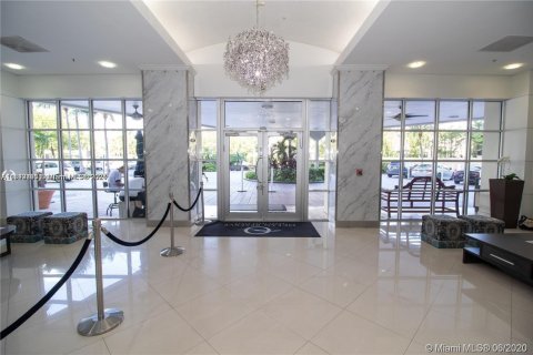 Condominio en venta en Sunny Isles Beach, Florida, 1 dormitorio, 93.37 m2 № 1867935 - foto 5
