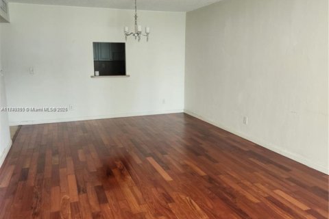 Condominio en venta en Sunny Isles Beach, Florida, 1 dormitorio, 93.37 m2 № 1867935 - foto 18