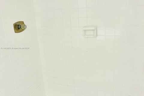 Condominio en venta en Sunny Isles Beach, Florida, 2 dormitorios, 138.24 m2 № 2081870 - foto 7