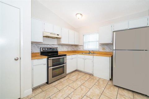 Casa en venta en Kissimmee, Florida, 2 dormitorios, 123.56 m2 № 2230488 - foto 6