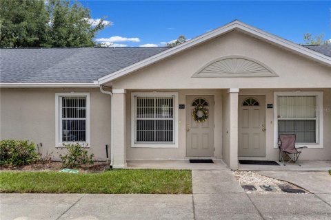 House in Clermont, Florida 2 bedrooms, 79.71 sq.m. № 2310412