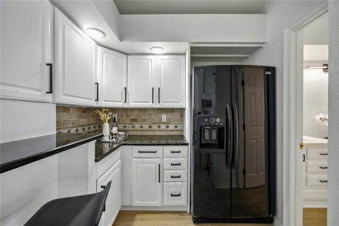 House in Tampa, Florida 4 bedrooms, 364.18 sq.m. № 1819133 - photo 20