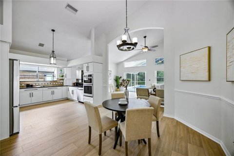 House in Tampa, Florida 4 bedrooms, 364.18 sq.m. № 1819133 - photo 10