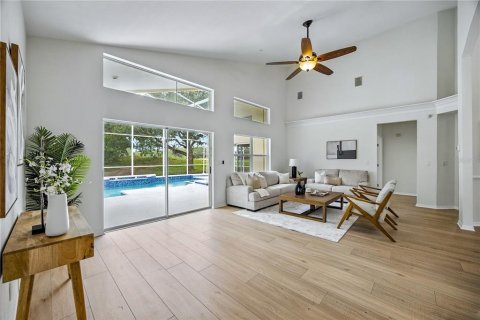 House in Tampa, Florida 4 bedrooms, 364.18 sq.m. № 1819133 - photo 22