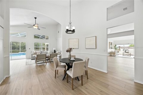 House in Tampa, Florida 4 bedrooms, 364.18 sq.m. № 1819133 - photo 9