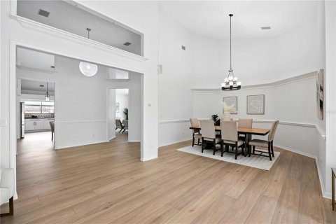House in Tampa, Florida 4 bedrooms, 364.18 sq.m. № 1819133 - photo 5