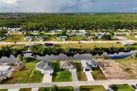 Land in Cape Coral, Florida № 2396277 - photo 24