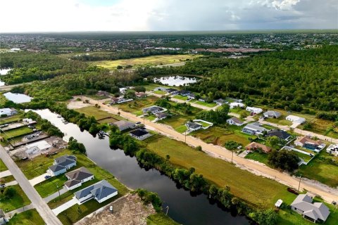 Land in Cape Coral, Florida № 2396277 - photo 14
