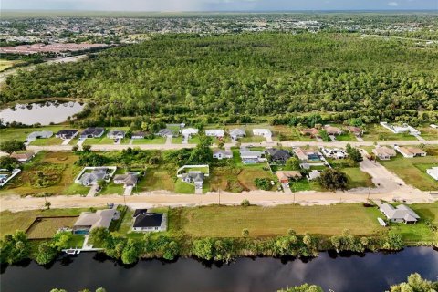 Land in Cape Coral, Florida № 2396277 - photo 11