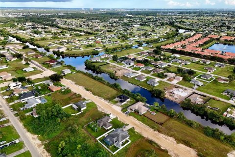 Land in Cape Coral, Florida № 2396277 - photo 3