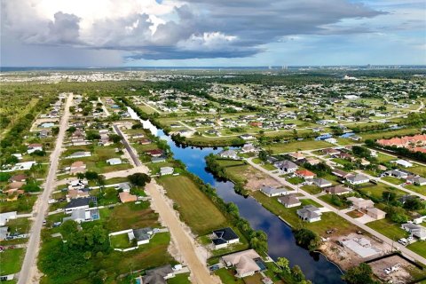 Land in Cape Coral, Florida № 2396277 - photo 5