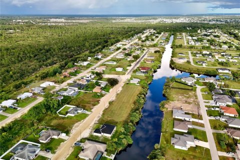 Land in Cape Coral, Florida № 2396277 - photo 8