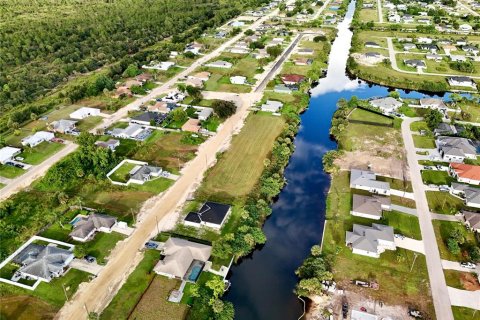 Land in Cape Coral, Florida № 2396277 - photo 7