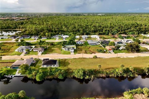 Land in Cape Coral, Florida № 2396277 - photo 23