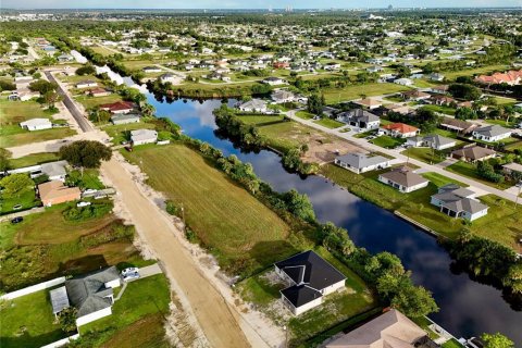 Land in Cape Coral, Florida № 2396277 - photo 18