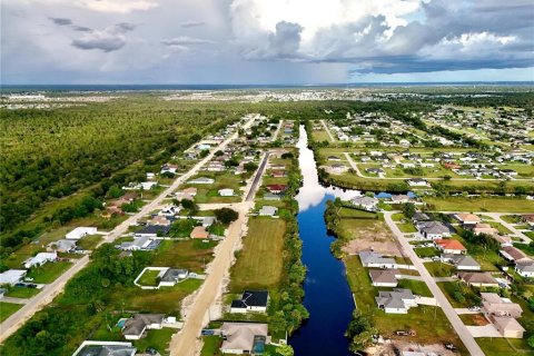 Land in Cape Coral, Florida № 2396277 - photo 6