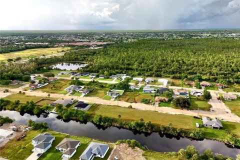 Land in Cape Coral, Florida № 2396277 - photo 12