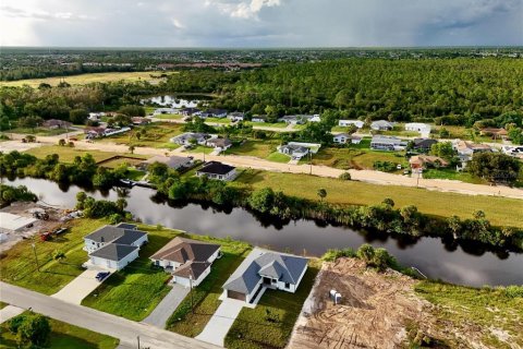 Land in Cape Coral, Florida № 2396277 - photo 25