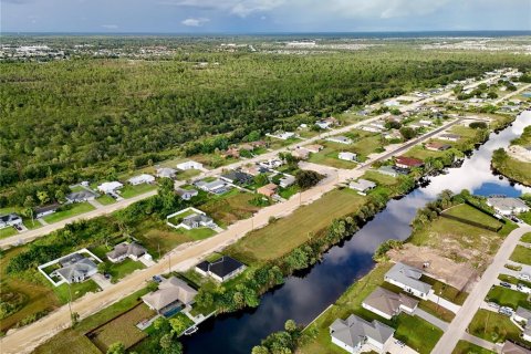 Land in Cape Coral, Florida № 2396277 - photo 9
