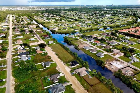 Land in Cape Coral, Florida № 2396277 - photo 4