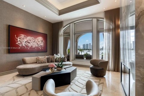 Casa en alquiler en Miami Beach, Florida, 5 dormitorios, 565.77 m2 № 1783594 - foto 3
