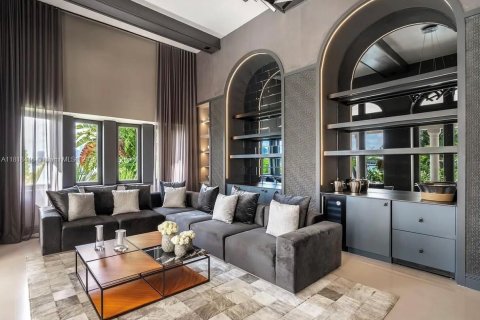 Casa en alquiler en Miami Beach, Florida, 5 dormitorios, 565.77 m2 № 1783594 - foto 12