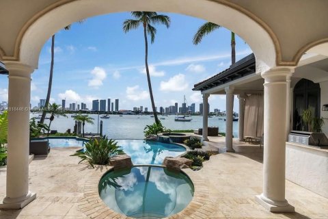 Casa en alquiler en Miami Beach, Florida, 5 dormitorios, 565.77 m2 № 1783594 - foto 1