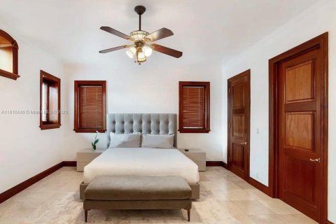 Casa en alquiler en Miami Beach, Florida, 5 dormitorios, 565.77 m2 № 1783594 - foto 26