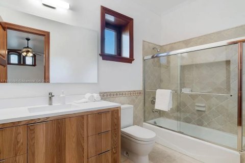 Casa en alquiler en Miami Beach, Florida, 5 dormitorios, 565.77 m2 № 1783594 - foto 27