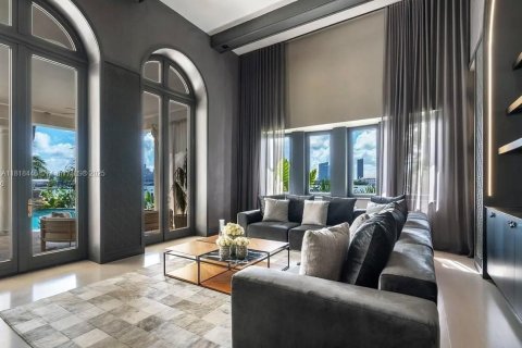 Casa en alquiler en Miami Beach, Florida, 5 dormitorios, 565.77 m2 № 1783594 - foto 13