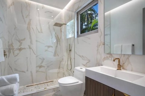 Casa en alquiler en Miami Beach, Florida, 5 dormitorios, 565.77 m2 № 1783594 - foto 16