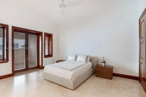Casa en alquiler en Miami Beach, Florida, 5 dormitorios, 565.77 m2 № 1783594 - foto 24