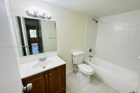 Condo in Miami Gardens, Florida, 1 bedroom  № 1943920 - photo 8