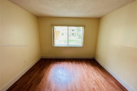 Condo in Miami Gardens, Florida, 1 bedroom  № 1943920 - photo 6
