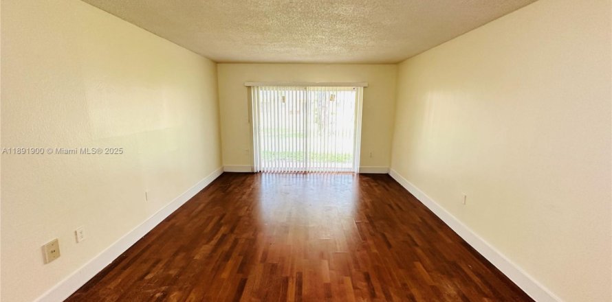 Condo in Miami Gardens, Florida, 1 bedroom № 1943920