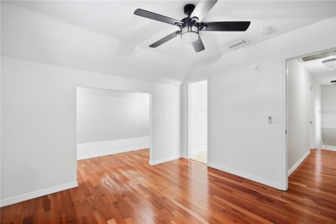 House in Tampa, Florida 3 bedrooms, 130.81 sq.m. № 2391398 - photo 18