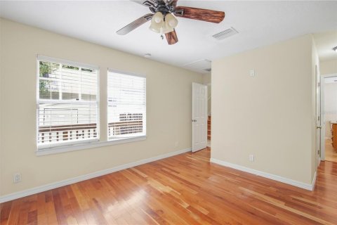 House in Tampa, Florida 3 bedrooms, 130.81 sq.m. № 2391398 - photo 10