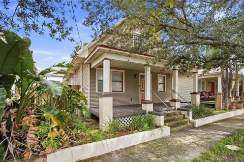 House in Tampa, Florida 3 bedrooms, 130.81 sq.m. № 2391398 - photo 2
