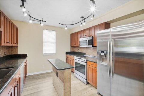 House in Tampa, Florida 3 bedrooms, 130.81 sq.m. № 2391398 - photo 6