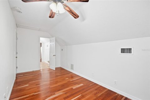 House in Tampa, Florida 3 bedrooms, 130.81 sq.m. № 2391398 - photo 15