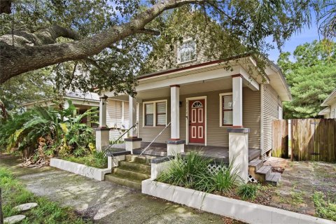 House in Tampa, Florida 3 bedrooms, 130.81 sq.m. № 2391398 - photo 3