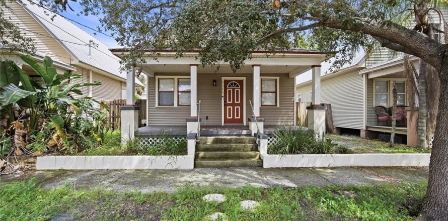 House in Tampa, Florida 3 bedrooms, 130.81 sq.m. № 2391398