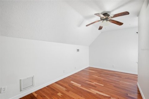 House in Tampa, Florida 3 bedrooms, 130.81 sq.m. № 2391398 - photo 14