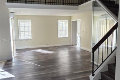 House in Orlando, Florida 4 bedrooms, 159.61 sq.m. № 1988670 - photo 3