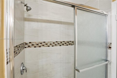 House in Orlando, Florida 4 bedrooms, 159.61 sq.m. № 1988670 - photo 24